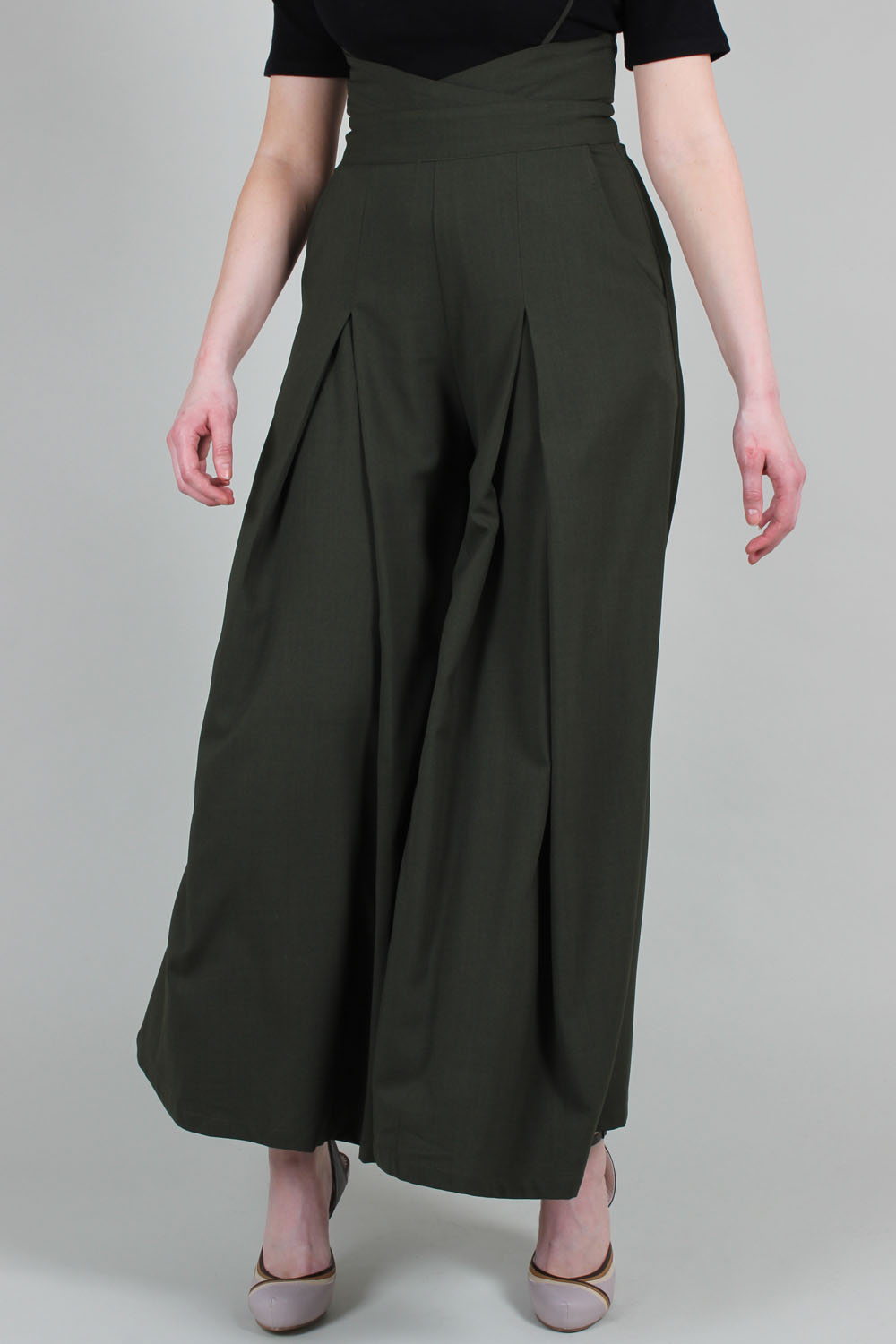 Kourt Olive High-Waisted Trousers With Suspenders